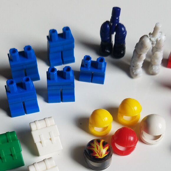 Lego Miscellaneous Mini Figure Pieces - Picture 7 of 12